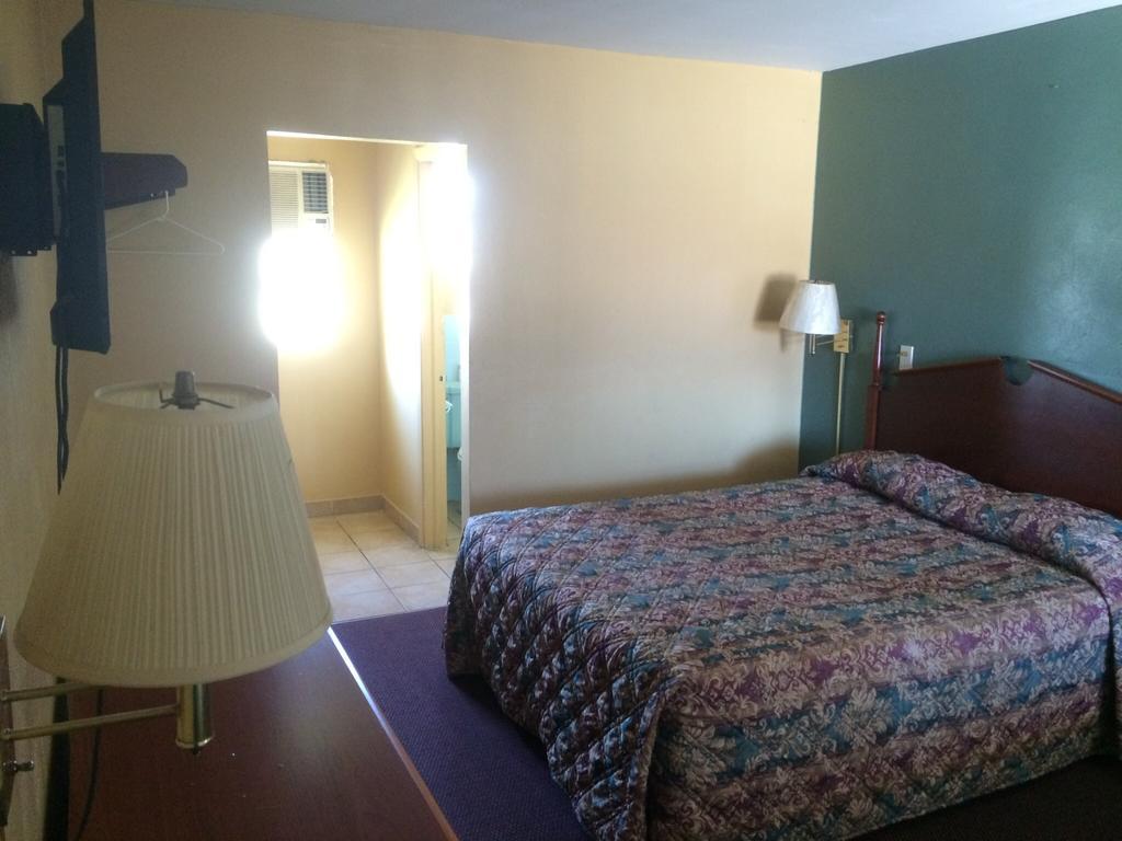 Travelers Inn โอคีโชบี ภายนอก รูปภาพ